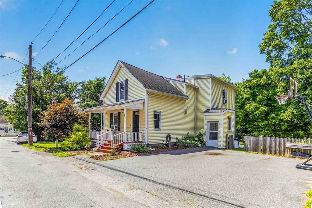 Single Family Residence at 6 Carter Pl, Woburn MA 01801, Woburn, photo 3 of 42
