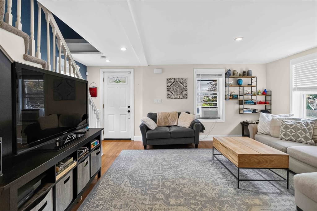 6 Carter Pl, Woburn MA 01801