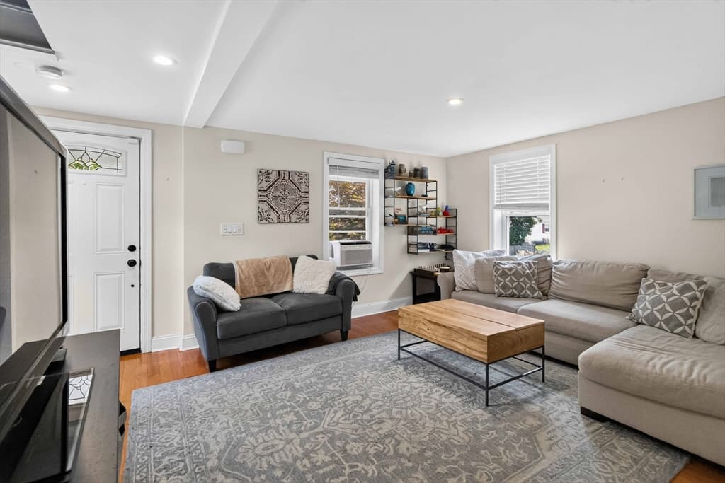 Single Family Residence at 6 Carter Pl, Woburn MA 01801, Woburn, photo 5 of 42