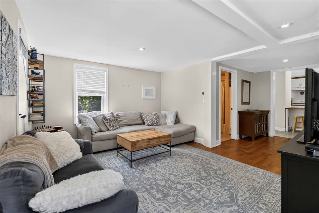 Single Family Residence at 6 Carter Pl, Woburn MA 01801, Woburn, photo 4 of 42