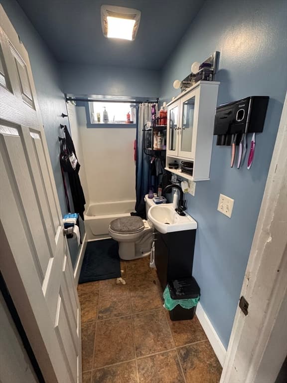3 Family at 158 Thompson St, New Bedford MA 02740, New Bedford, photo 9 of 19