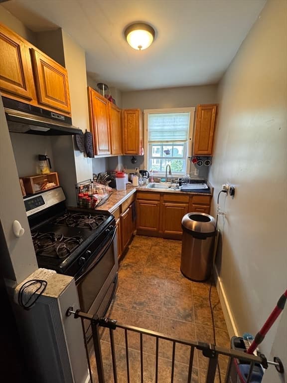 3 Family at 158 Thompson St, New Bedford MA 02740, New Bedford, photo 8 of 19