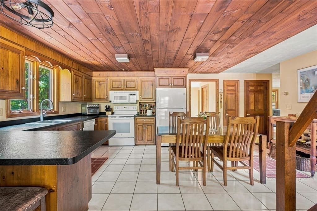 Single Family Residence at 43 E Russell Mills Rd, Plymouth MA 02360, Plymouth, photo 12 of 34