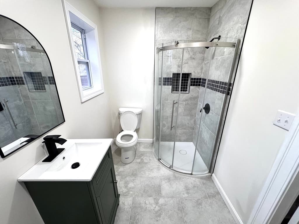 Single Family Residence at 9 Idalla Ave, Worcester MA 01606, Worcester, photo 6 of 15