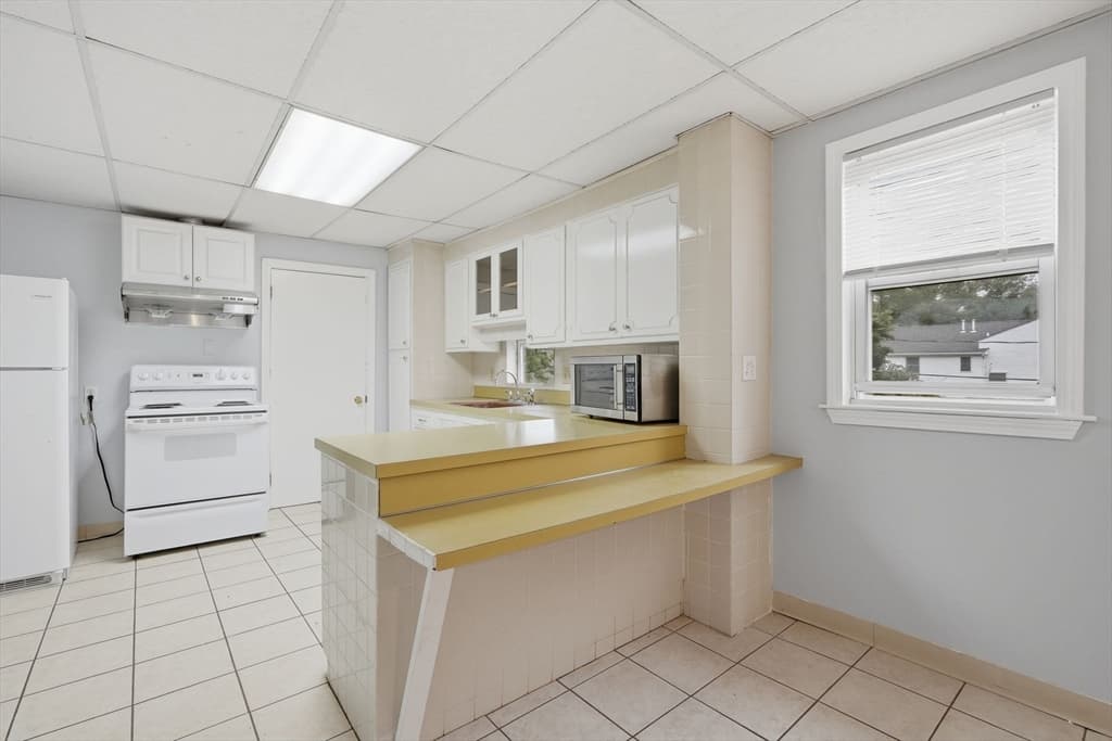2 Family - 2 Units Up/Down at 90-92 Thorndike St, Arlington MA 02474, Arlington, photo 27 of 42