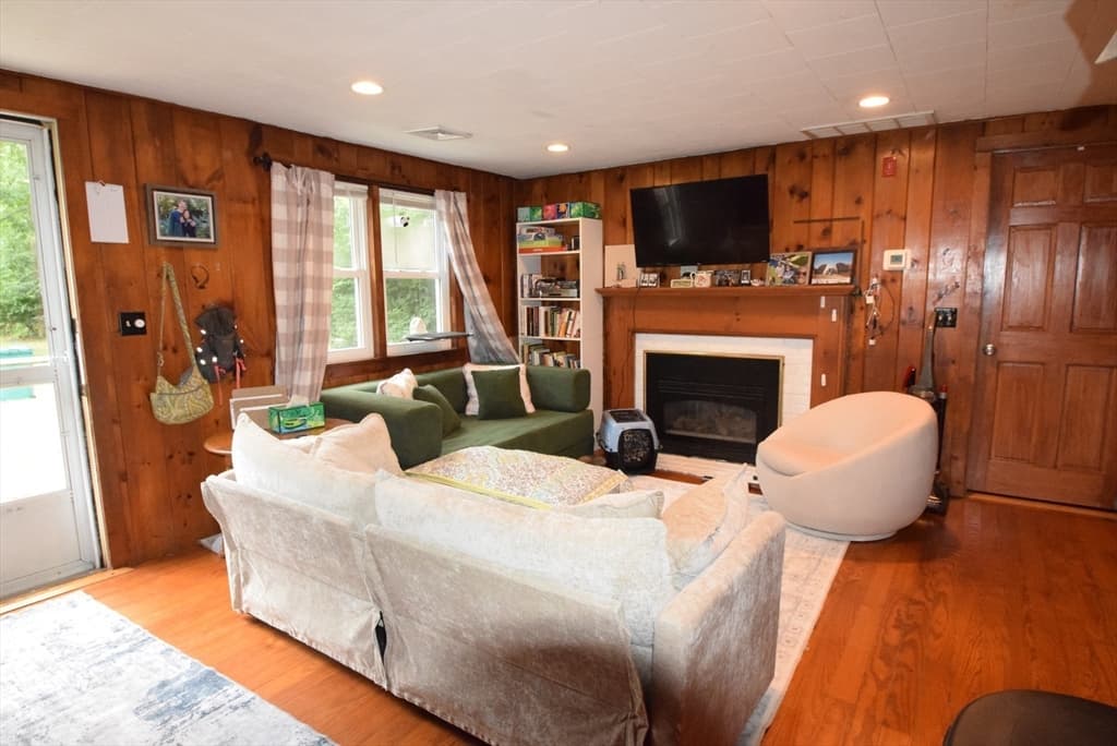 Single Family Residence at 16 Circuit Rd E, Yarmouth MA 02601, Yarmouth, photo 2 of 15