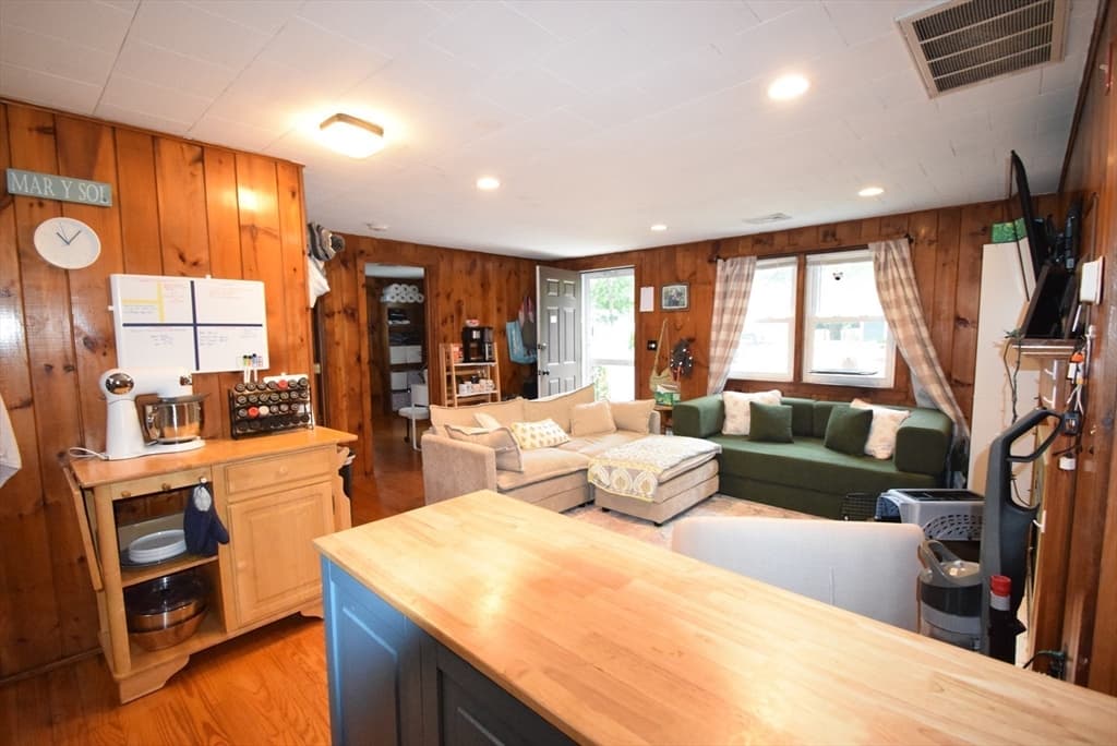 Single Family Residence at 16 Circuit Rd E, Yarmouth MA 02601, Yarmouth, photo 6 of 15