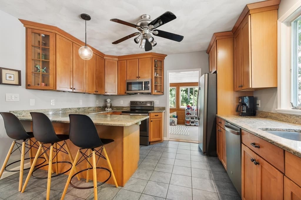 Single Family Residence at 804 Main Street, Lynnfield MA 01940, Lynnfield, photo 6 of 42