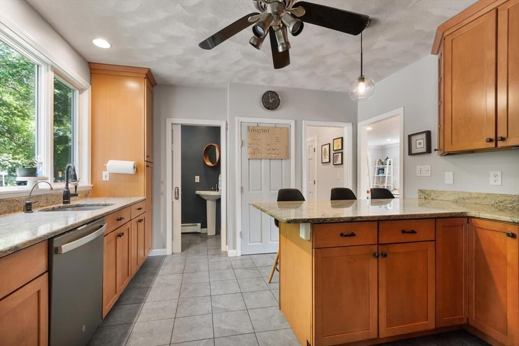 Single Family Residence at 804 Main Street, Lynnfield MA 01940, Lynnfield, photo 10 of 42