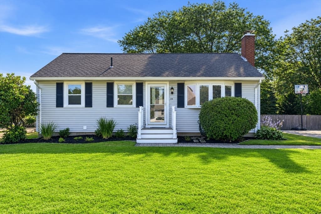 16 Robert Ave, Woburn MA 01801