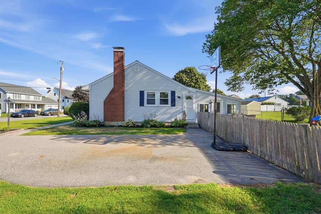 Single Family Residence at 16 Robert Ave, Woburn MA 01801, Woburn, photo 33 of 38