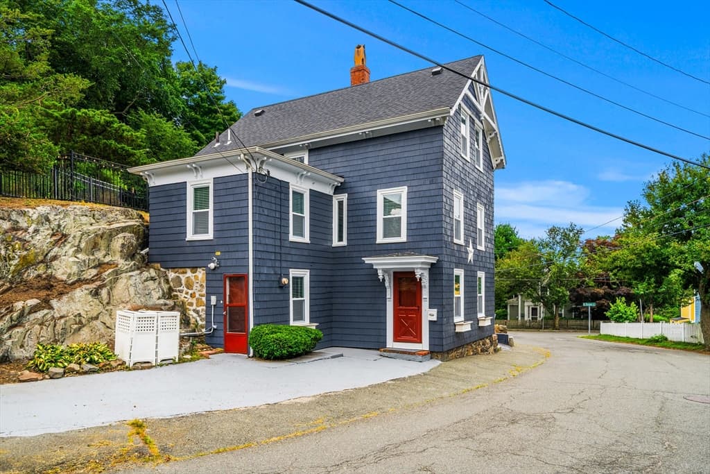 53 Sewall St, Marblehead MA 01945