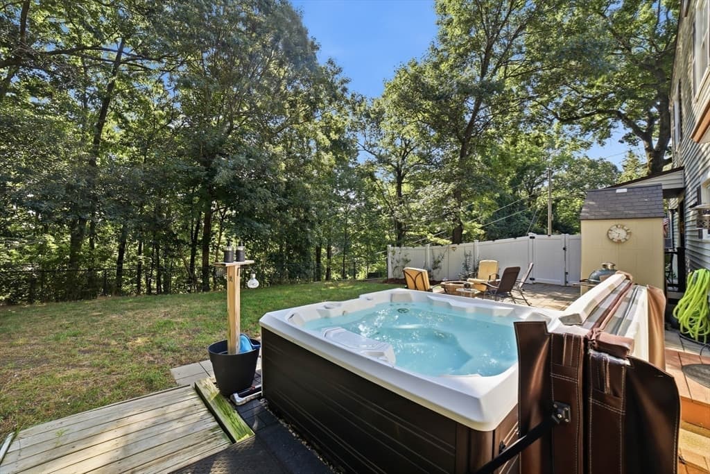 Single Family Residence at 31-A Belcourt Rd, Worcester MA 01605, Worcester, photo 5 of 42