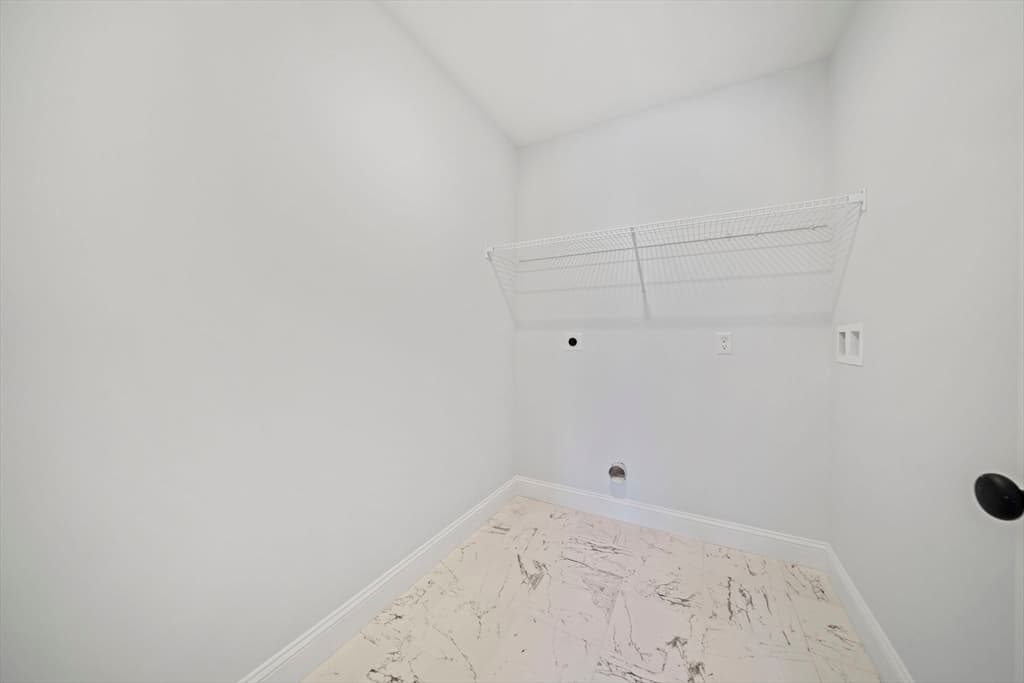 Single Family Residence at 4 Clarendon Circle, Holbrook MA 02343, Holbrook, photo 23 of 39