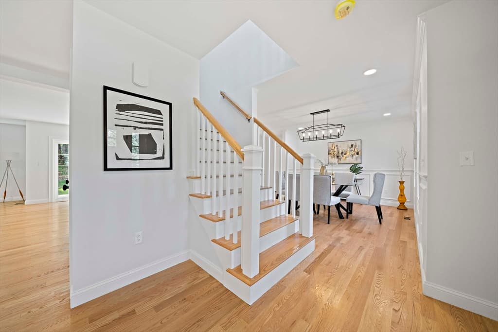 Single Family Residence at 4 Clarendon Circle, Holbrook MA 02343, Holbrook, photo 16 of 39