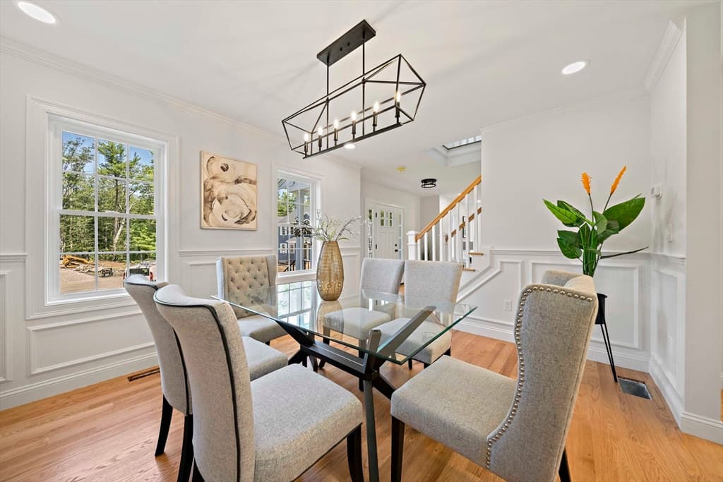 Single Family Residence at 4 Clarendon Circle, Holbrook MA 02343, Holbrook, photo 7 of 39