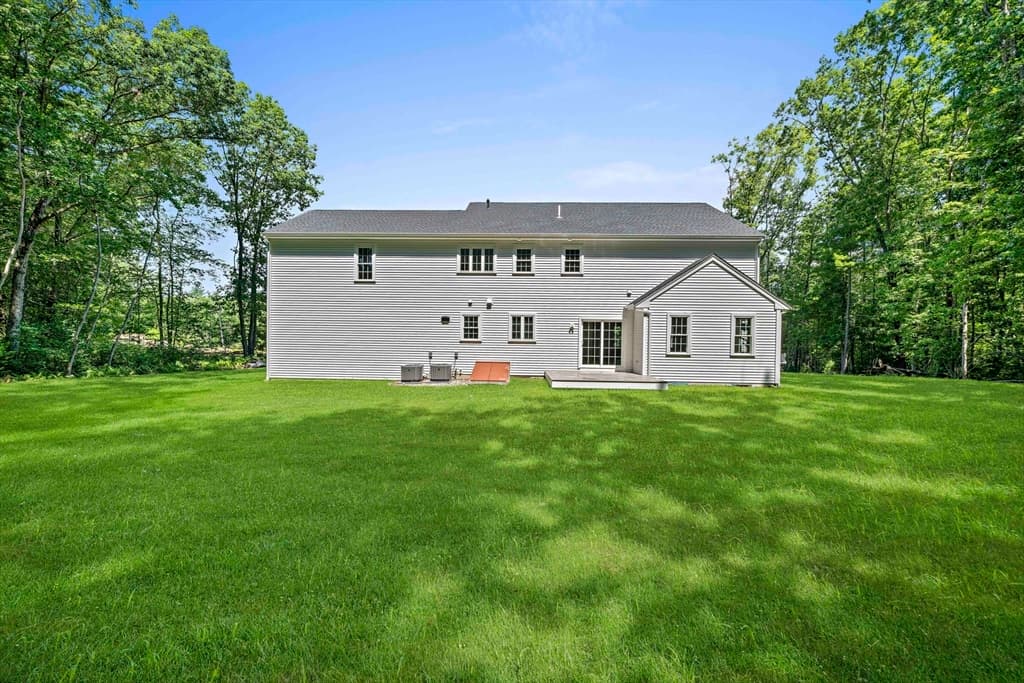 Single Family Residence at 4 Clarendon Circle, Holbrook MA 02343, Holbrook, photo 28 of 39