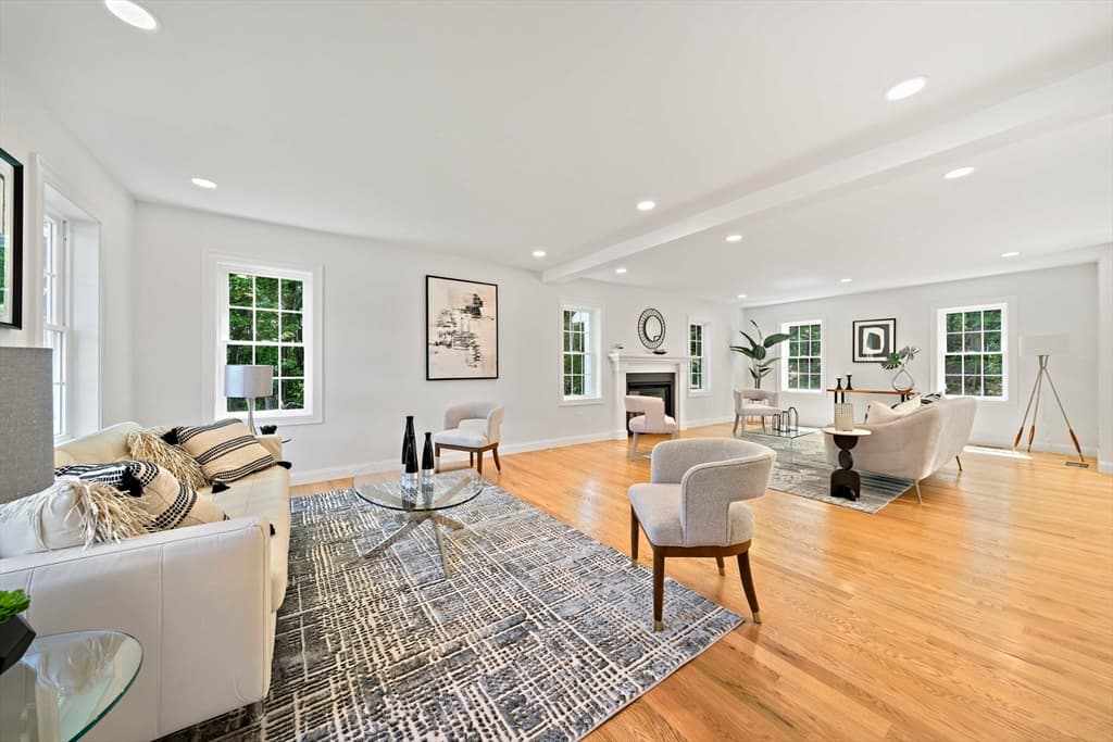 Single Family Residence at 4 Clarendon Circle, Holbrook MA 02343, Holbrook, photo 9 of 39