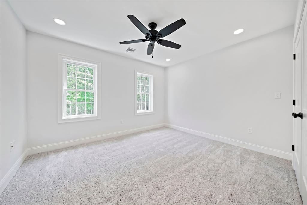 Single Family Residence at 4 Clarendon Circle, Holbrook MA 02343, Holbrook, photo 24 of 39