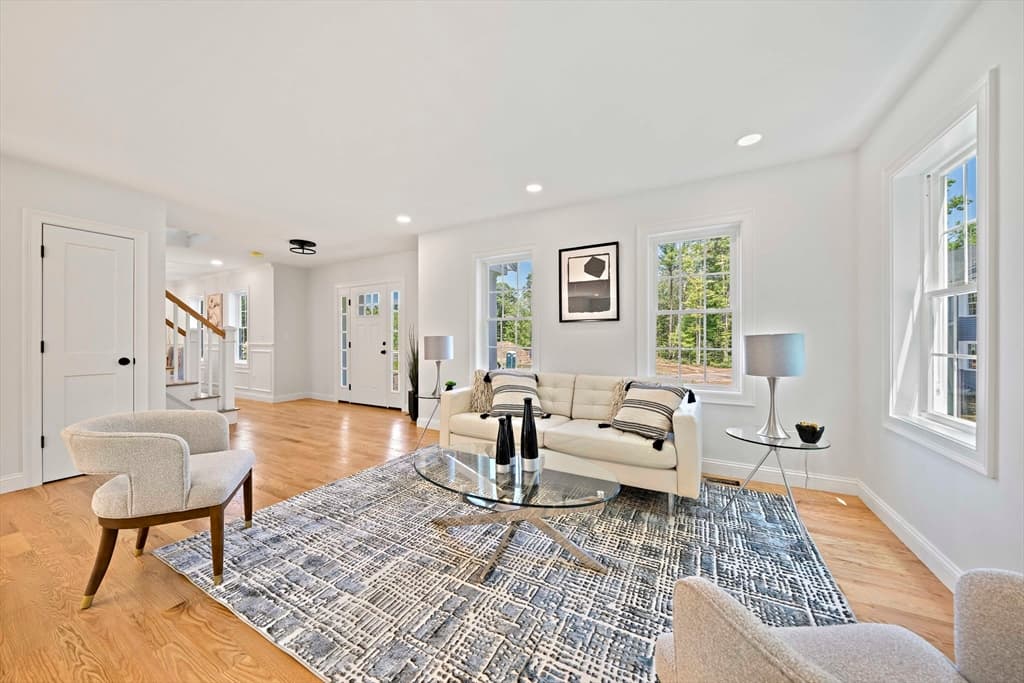 Single Family Residence at 4 Clarendon Circle, Holbrook MA 02343, Holbrook, photo 10 of 39