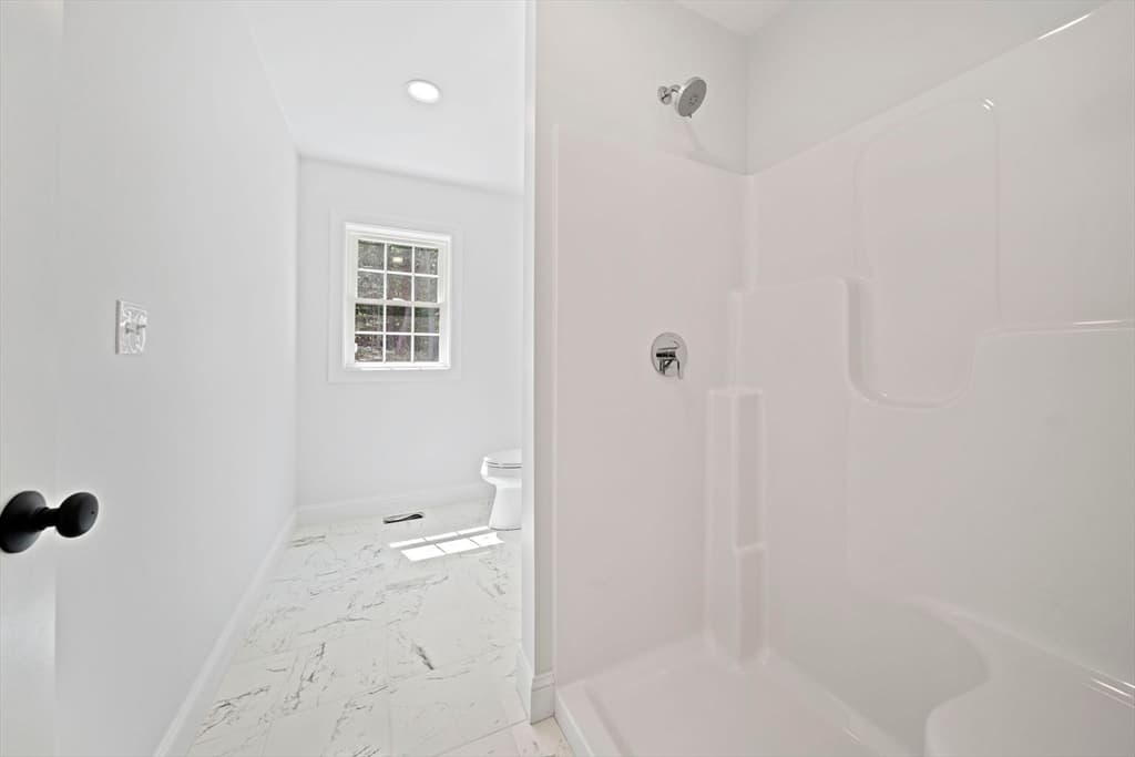 Single Family Residence at 4 Clarendon Circle, Holbrook MA 02343, Holbrook, photo 14 of 39