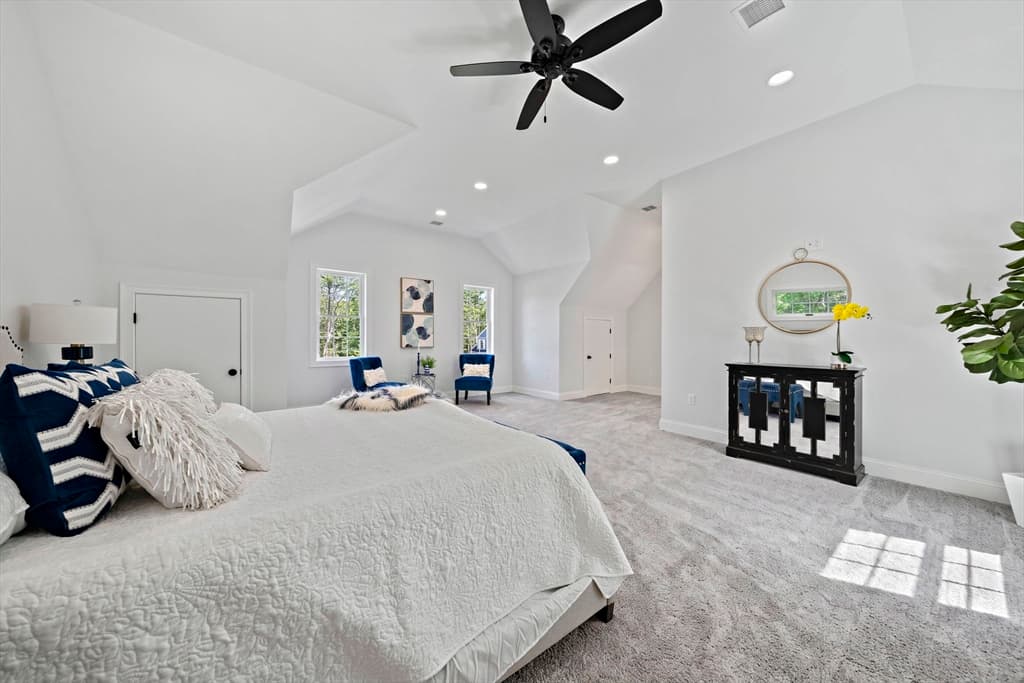 Single Family Residence at 4 Clarendon Circle, Holbrook MA 02343, Holbrook, photo 18 of 39