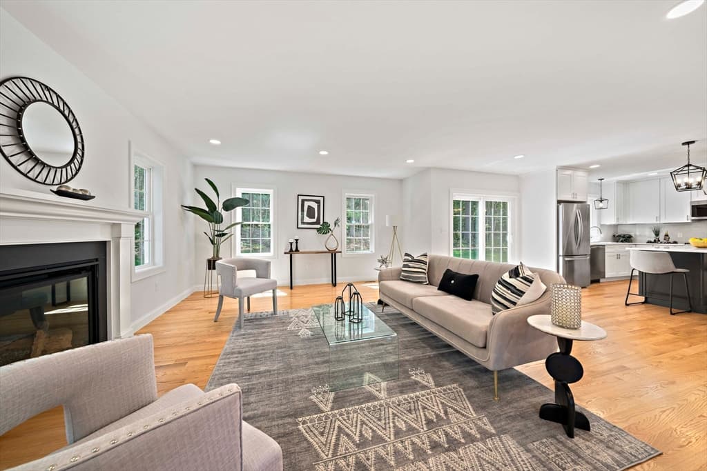 Single Family Residence at 4 Clarendon Circle, Holbrook MA 02343, Holbrook, photo 11 of 39