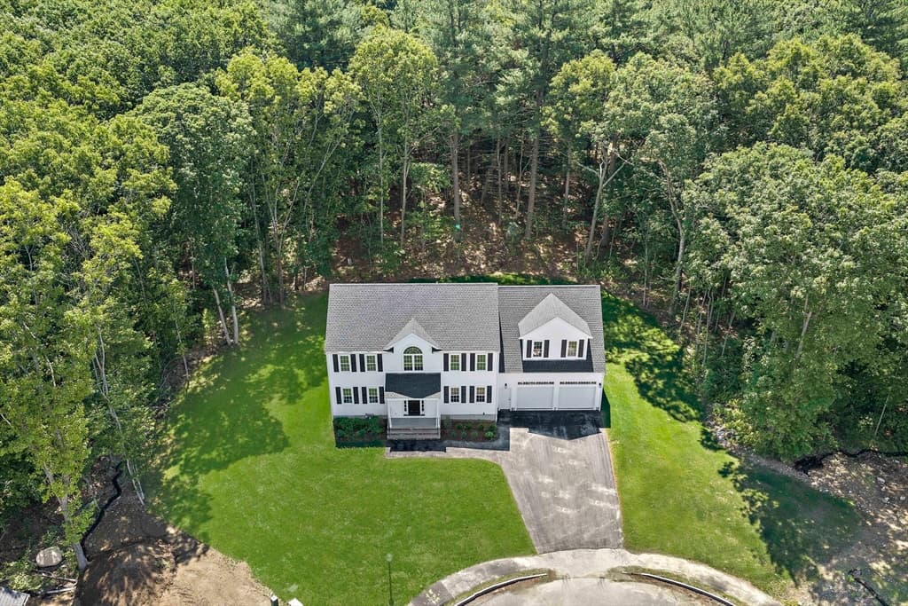 Single Family Residence at 4 Clarendon Circle, Holbrook MA 02343, Holbrook, photo 31 of 39