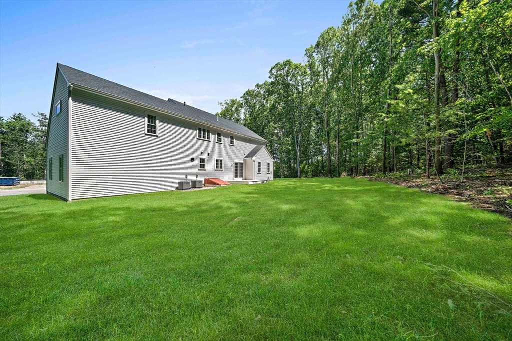 Single Family Residence at 4 Clarendon Circle, Holbrook MA 02343, Holbrook, photo 29 of 39