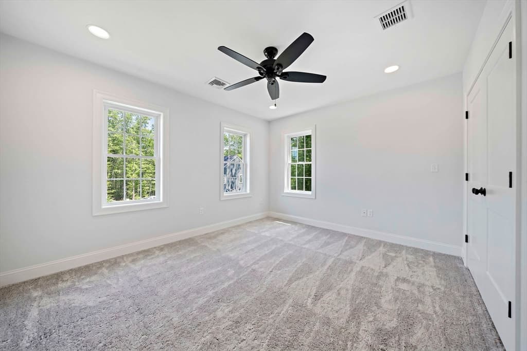 Single Family Residence at 4 Clarendon Circle, Holbrook MA 02343, Holbrook, photo 25 of 39