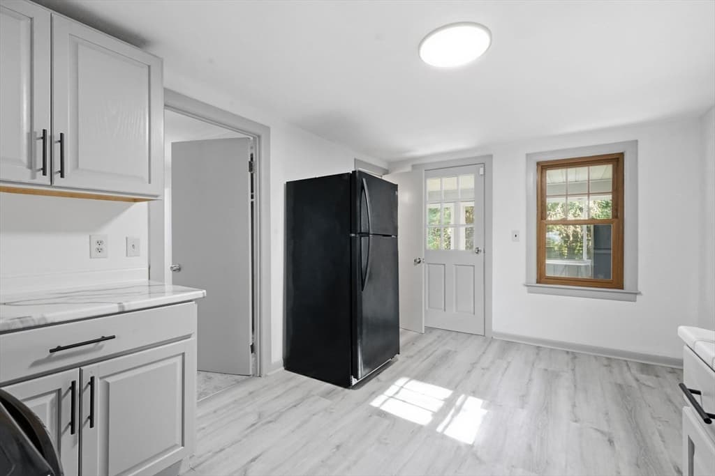Single Family Residence at 85 Silas St, Springfield MA 01109, Springfield, photo 12 of 21