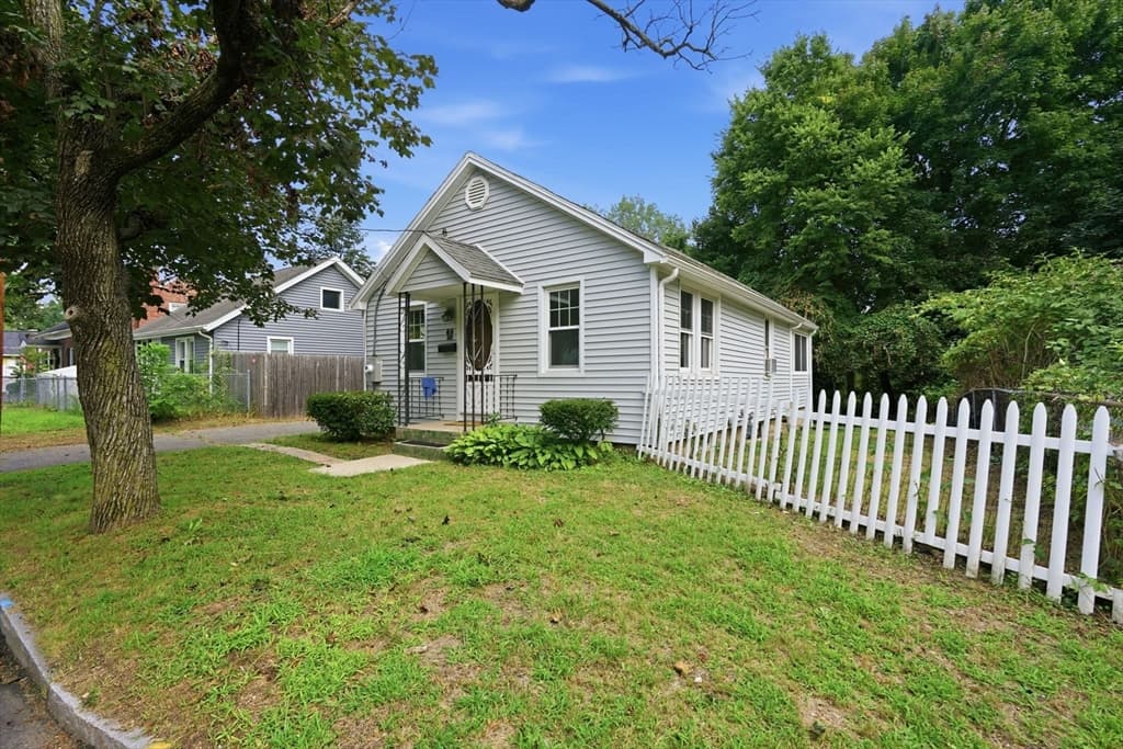 Single Family Residence at 85 Silas St, Springfield MA 01109, Springfield, photo 3 of 21