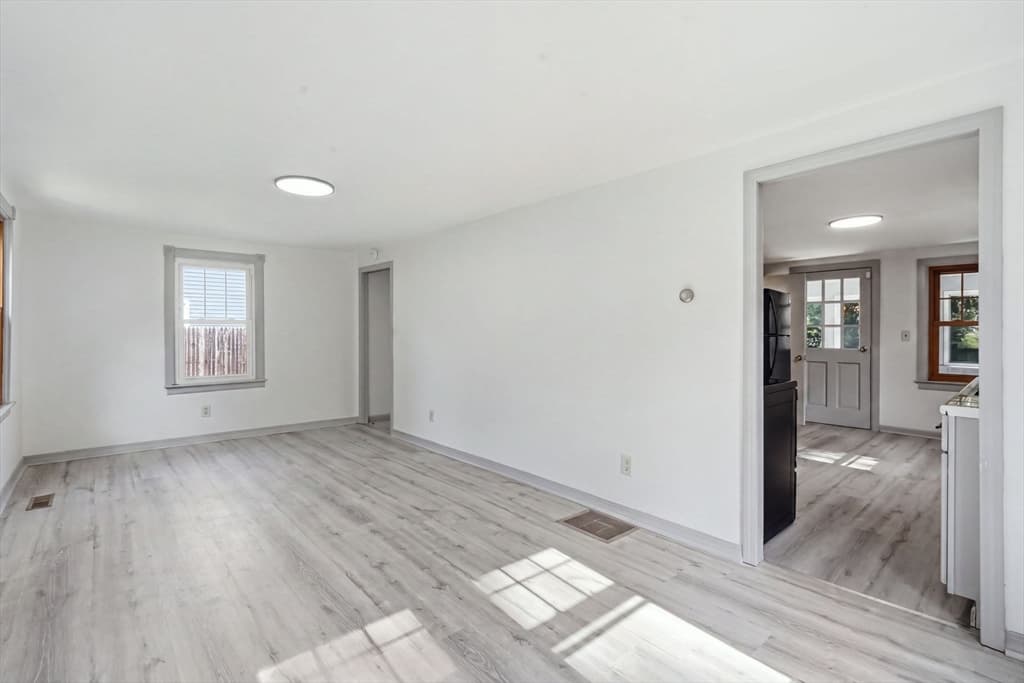 Single Family Residence at 85 Silas St, Springfield MA 01109, Springfield, photo 9 of 21