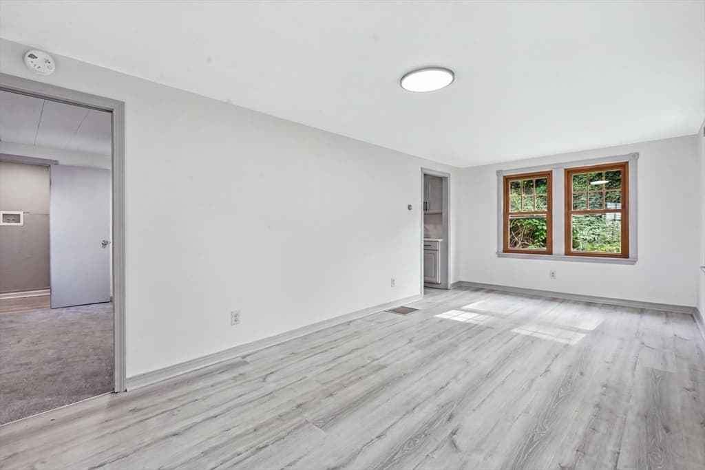 Single Family Residence at 85 Silas St, Springfield MA 01109, Springfield, photo 11 of 21