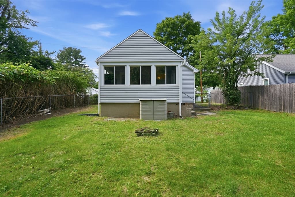 Single Family Residence at 85 Silas St, Springfield MA 01109, Springfield, photo 8 of 21