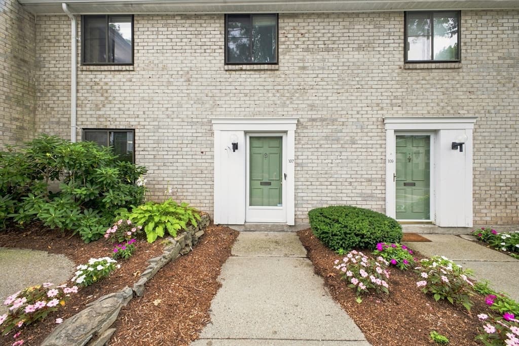 Condominium at 95 Commons Dr # 107, Shrewsbury MA 01545, Shrewsbury, photo 3 of 39