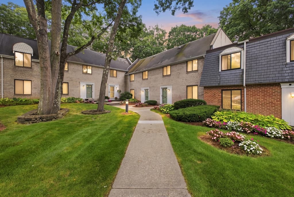 95 Commons Dr # 107, Shrewsbury MA 01545