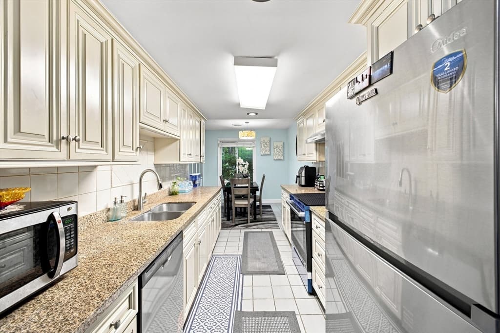Condominium at 95 Commons Dr # 107, Shrewsbury MA 01545, Shrewsbury, photo 9 of 39