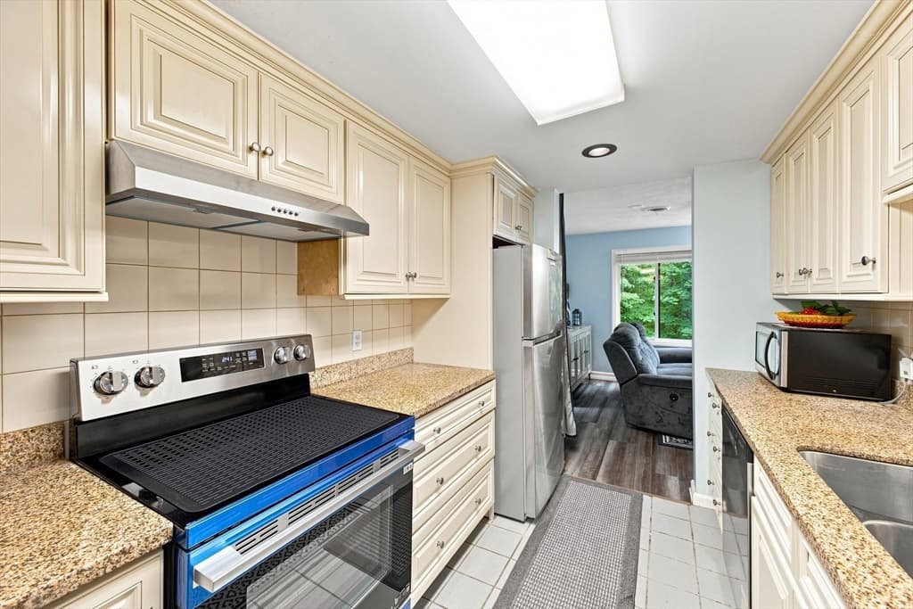 Condominium at 95 Commons Dr # 107, Shrewsbury MA 01545, Shrewsbury, photo 10 of 39