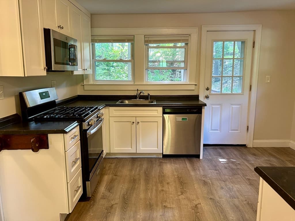 Single Family Residence at 410 Silver St, Greenfield MA 01301, Greenfield, photo 8 of 27