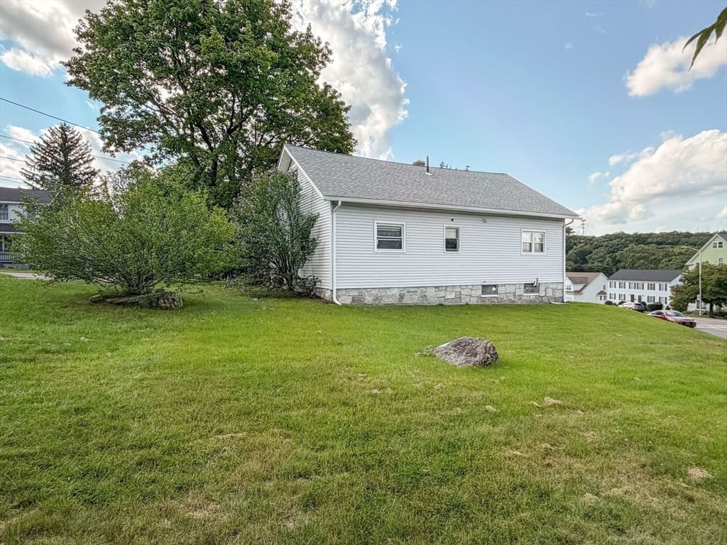 Single Family Residence at 434 Hamilton, Worcester MA 01604, Worcester, photo 3 of 32