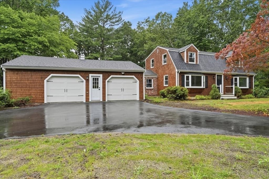 37 Orchard Dr, Pembroke MA 02359