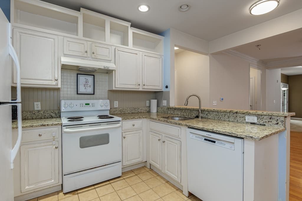 Condominium at 172 Haverhill St # 219, Andover MA 01810, Andover, photo 3 of 29