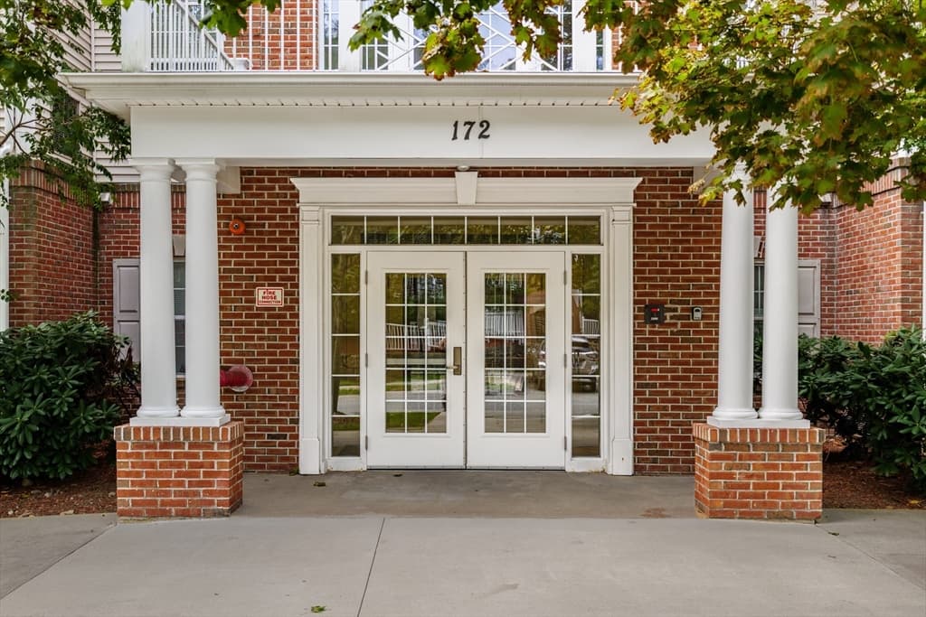 172 Haverhill St # 219, Andover MA 01810