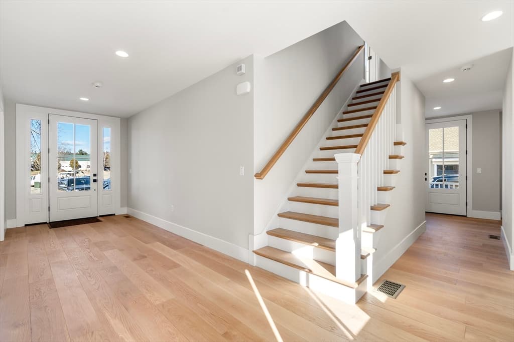 Single Family Residence at 64 Country Farm Road, Framingham MA 01701, Framingham, photo 2 of 13