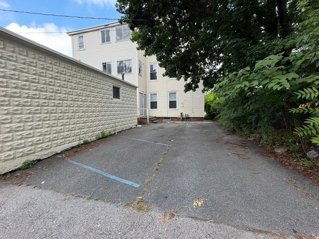 3 Family at 6 Dorchester St, Worcester MA 01610, Worcester, photo 16 of 24
