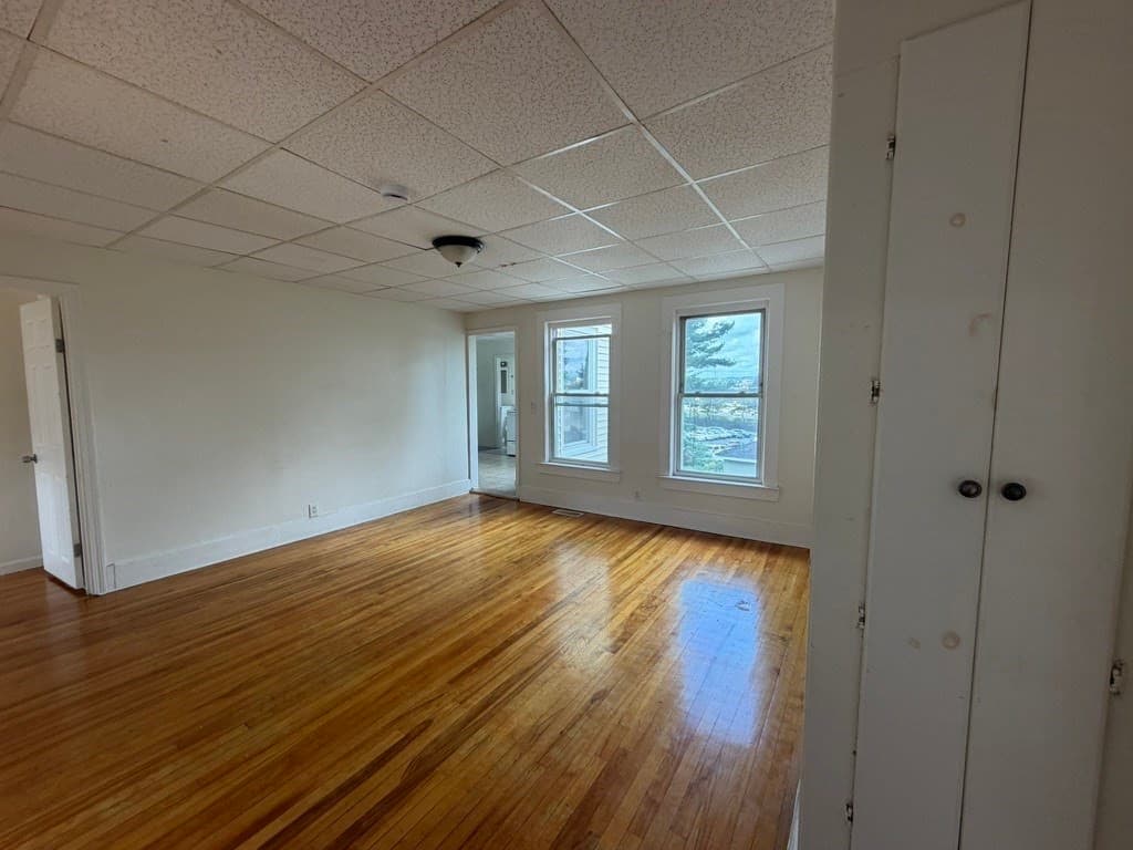 3 Family at 6 Dorchester St, Worcester MA 01610, Worcester, photo 5 of 24