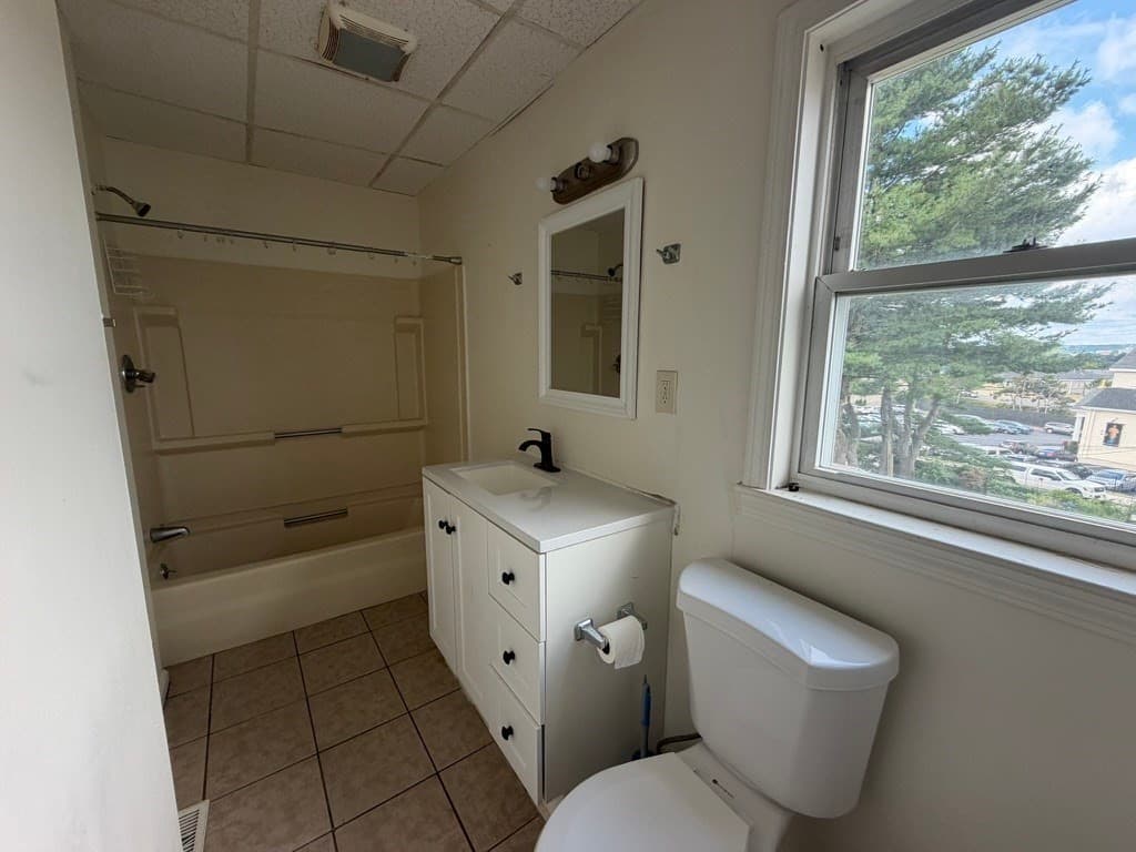3 Family at 6 Dorchester St, Worcester MA 01610, Worcester, photo 15 of 24