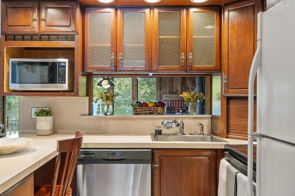 Single Family Residence at 403 Middlesex Turnpike, Billerica MA 01821, Billerica, photo 13 of 33