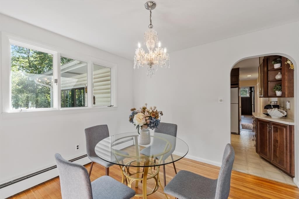 Single Family Residence at 403 Middlesex Turnpike, Billerica MA 01821, Billerica, photo 9 of 33
